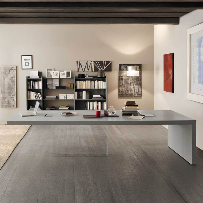 MT_KYO 3 vezetői asztal